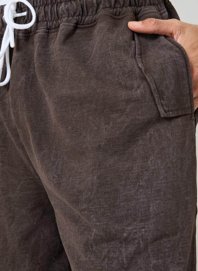 ستايلي شورت بقصة واسعة مع رباط للرجال - Image 3